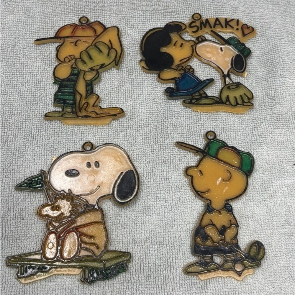 Vtg Peanuts Snoopy Charlie Brown Lucy Painted Suncatcher Ornament Set‎ 4 Plastic